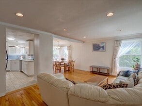 201 N Owen Dr in Madison, WI - Building Photo - Building Photo