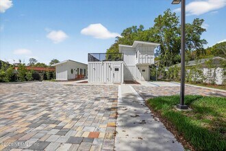 8778 Waterfront Terrace, Unit A in Jacksonville, FL - Foto de edificio - Building Photo