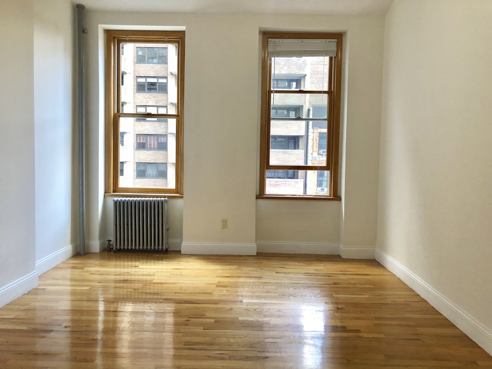 1694 2nd Ave in New York, NY - Building Photo
