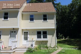 28 Jana Ln in Stratham, NH - Building Photo