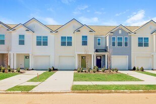 73 Striker Rd in Port Wentworth, GA - Building Photo