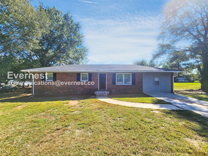 807 Mountain Creek Church Rd NW in Monroe, GA - Foto de edificio