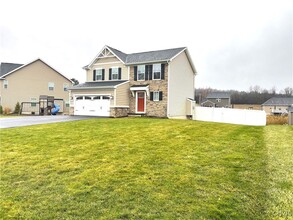 113 Weeping Willow Way in Camillus, NY - Building Photo - Building Photo