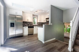 34 Juckett Hill Dr in Belchertown, MA - Building Photo - Building Photo