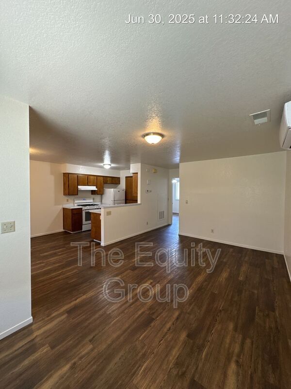 703 E Noble Ave in Visalia, CA - Building Photo - Building Photo