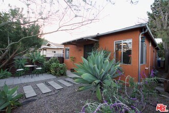 2341 Meadowvale Ave in Los Angeles, CA - Building Photo - Building Photo