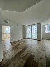 253 NE 2nd St, Unit 2508 in Miami, FL - Building Photo - Building Photo