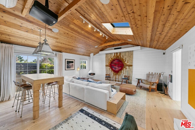 7038 Dume Dr in Malibu, CA - Building Photo - Building Photo