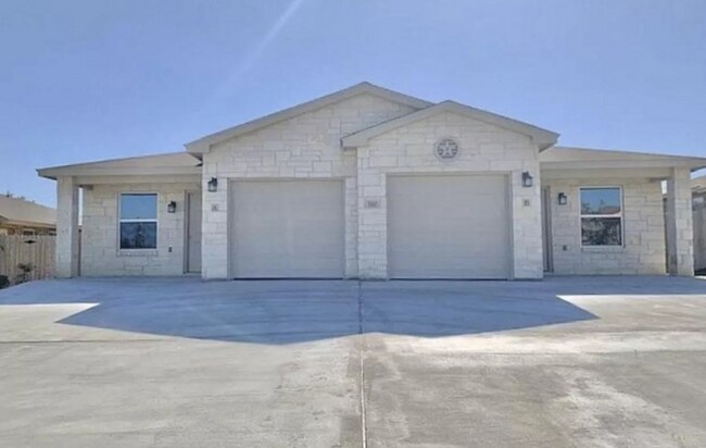 310 Lowes Blvd