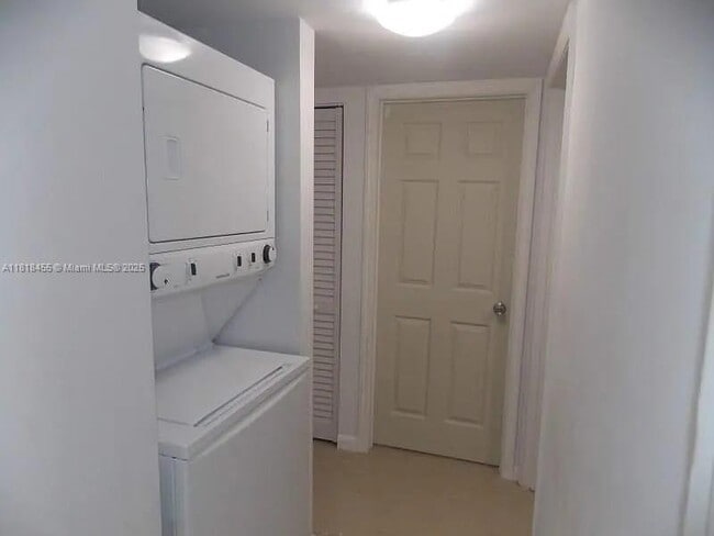 7031 SW 129th Ave in Miami, FL - Building Photo - Building Photo