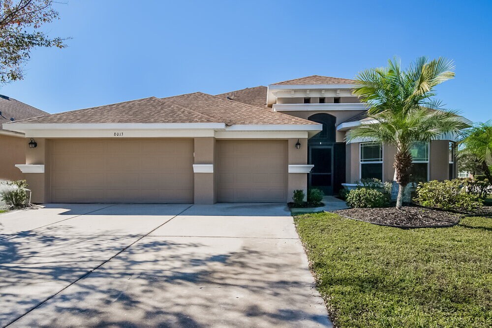 8013 115th Ave E in Parrish, FL - Building Photo