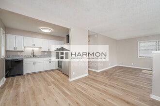 8514 W 9th St N in Wichita, KS - Building Photo - Building Photo