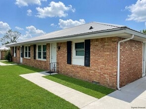 Welcome to the Fieldcrest Apartments! in Upland, IN - Building Photo - Building Photo