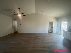 8405 Frankie Lou St in Bakersfield, CA - Building Photo - Building Photo