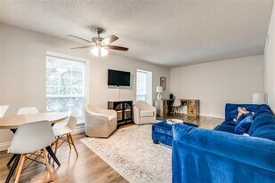 5214 Fleetwood Oaks Ave in Dallas, TX - Building Photo