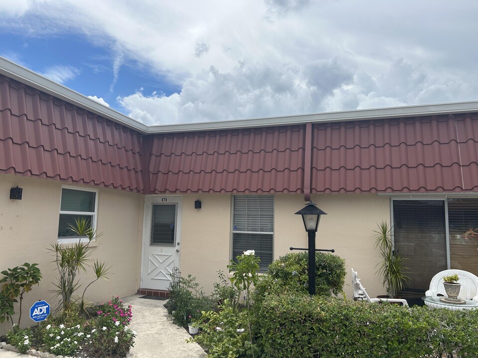 878 Worcester Ln in Greenacres, FL - Building Photo