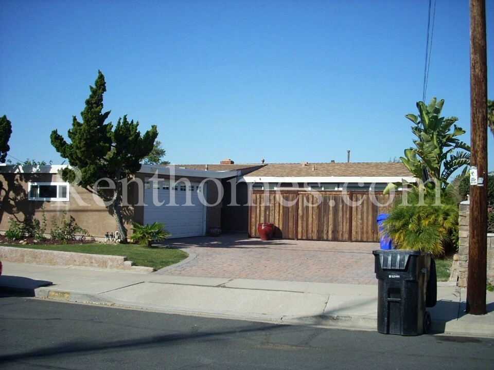 2518 Melbourne Dr in San Diego, CA - Building Photo