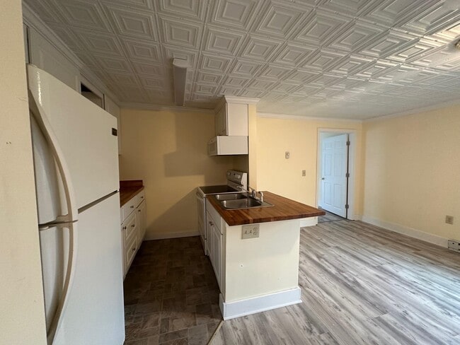 23 Ashuelot St in Winchester, NH - Building Photo - Building Photo