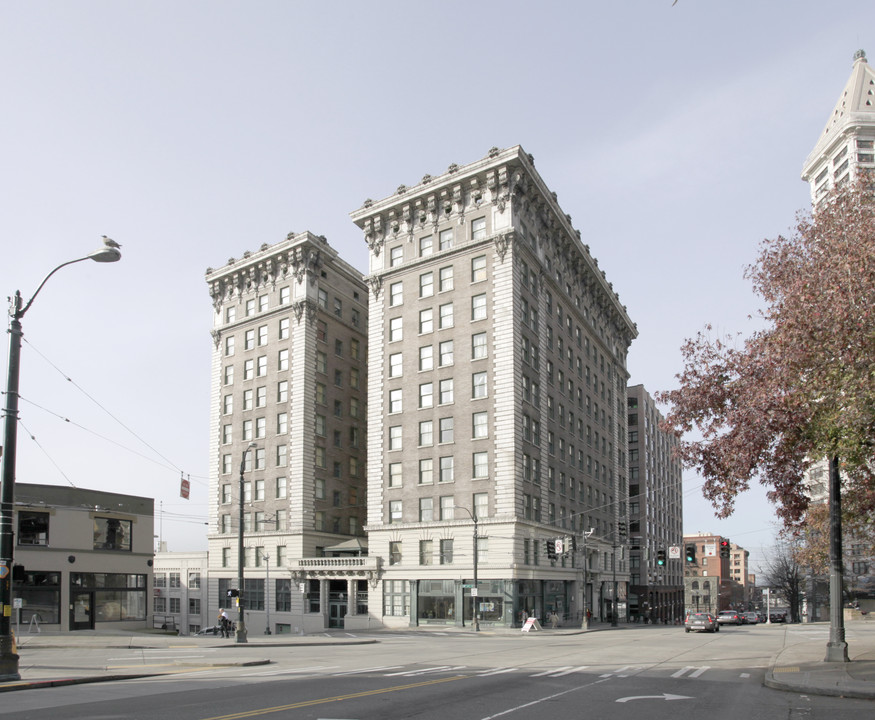 Frye Apartments in Seattle, WA - Foto de edificio