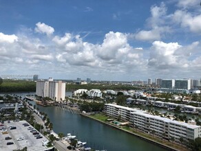 100 Bayview Dr, Unit Arlen House East in Sunny Isles Beach, FL - Foto de edificio - Building Photo