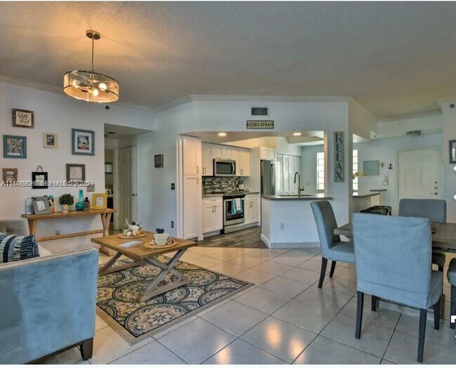 3135 NE 184th St in North Miami Beach, FL - Building Photo - Building Photo