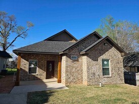 1399 W 2nd St, Unit 2 in Tyler, TX - Building Photo
