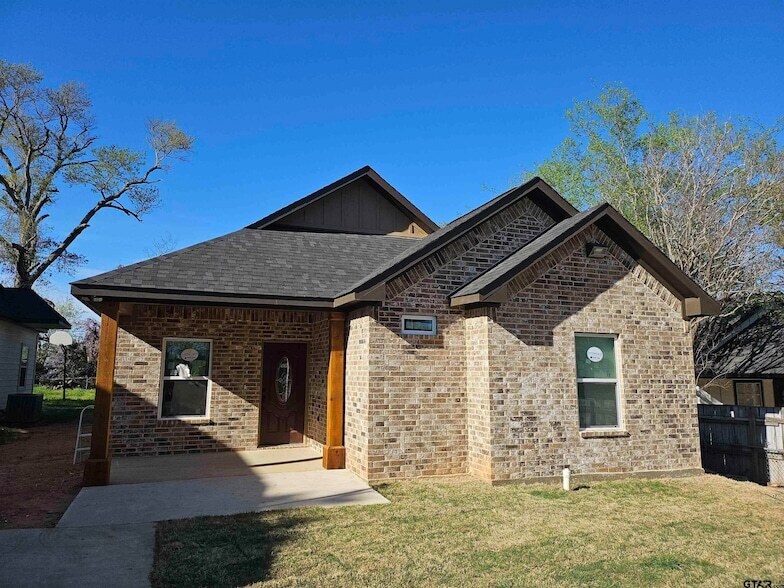 1399 W 2nd St in Tyler, TX - Building Photo