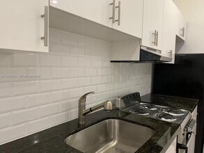 319 W 28th St in Miami Beach, FL - Building Photo - Building Photo