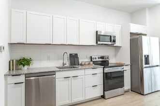 Luna Apartments in Nashville, TN - Foto de edificio - Building Photo