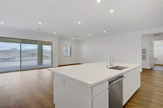 12556 Heritage Hts Dr in Las Vegas, NV - Building Photo - Building Photo