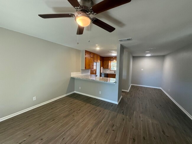 176 W Sweetbriar Dr in Marble Falls, TX - Building Photo - Building Photo