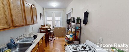 1163 Boylston St, Unit 10 in Boston, MA - Foto de edificio - Building Photo