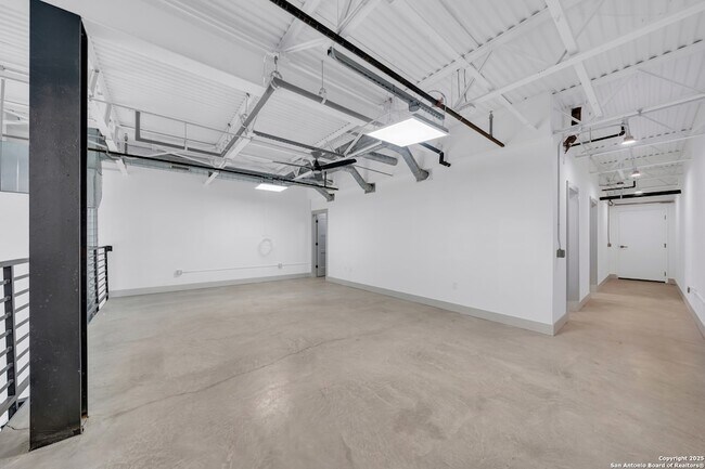 215 Coca-Cola Pl, Unit 1733-11 in San Antonio, TX - Building Photo - Building Photo