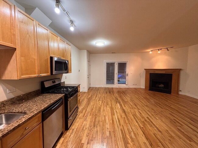 3349 N Clark St, Unit 1SW in Chicago, IL - Building Photo - Building Photo