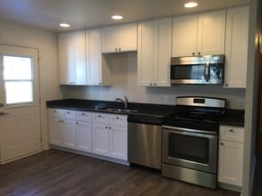 2 Sweetbriar Ct in South Elgin, IL - Building Photo - Building Photo