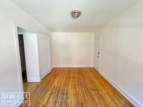 2706 N Spaulding Ave, Unit S in Chicago, IL - Building Photo - Building Photo
