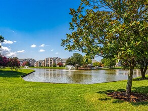 Latitudes Apartments in Virginia Beach, VA - Foto de edificio - Building Photo