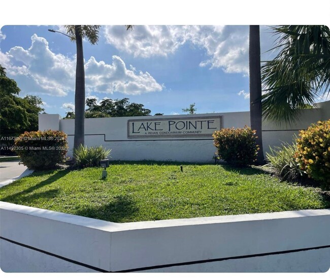 210 Lake Pointe Dr in Oakland Park, FL - Building Photo - Building Photo