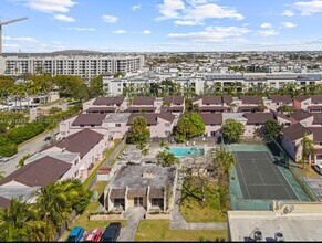 8005 Lake Dr in Doral, FL - Building Photo - Building Photo