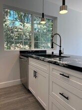 7111 Scarborough Peak Dr in West Hills, CA - Foto de edificio - Building Photo