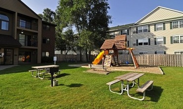 Executive Apartments in St. Cloud, MN - Foto de edificio - Building Photo