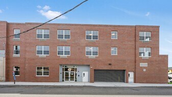 1 Center St in Clifton, NJ - Building Photo