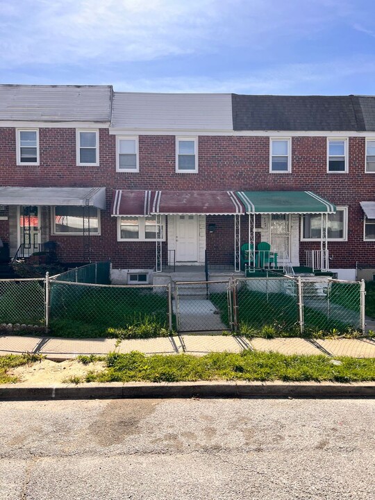 4851 Greencrest Rd in Baltimore, MD - Building Photo