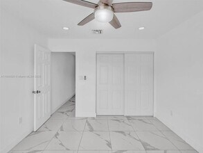 5424 Pembroke Rd in Hollywood, FL - Building Photo - Building Photo