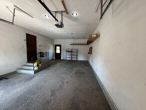 3246 Woodland Ct in Davenport, IA - Building Photo - Building Photo