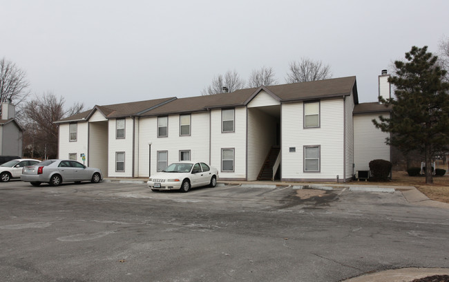 Bridgeport Apartments in Kansas City, MO - Foto de edificio - Building Photo