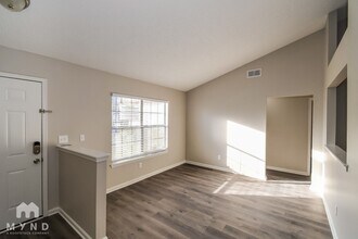 6949 Huntington Woods Cir W in Jacksonville, FL - Building Photo - Building Photo