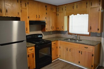 8857 Main St in Woodstock, GA - Building Photo - Building Photo