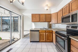 2499 S Xanadu Way in Aurora, CO - Building Photo - Building Photo