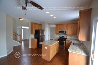 2382 Castle Pines Ln in Aurora, IL - Foto de edificio - Building Photo